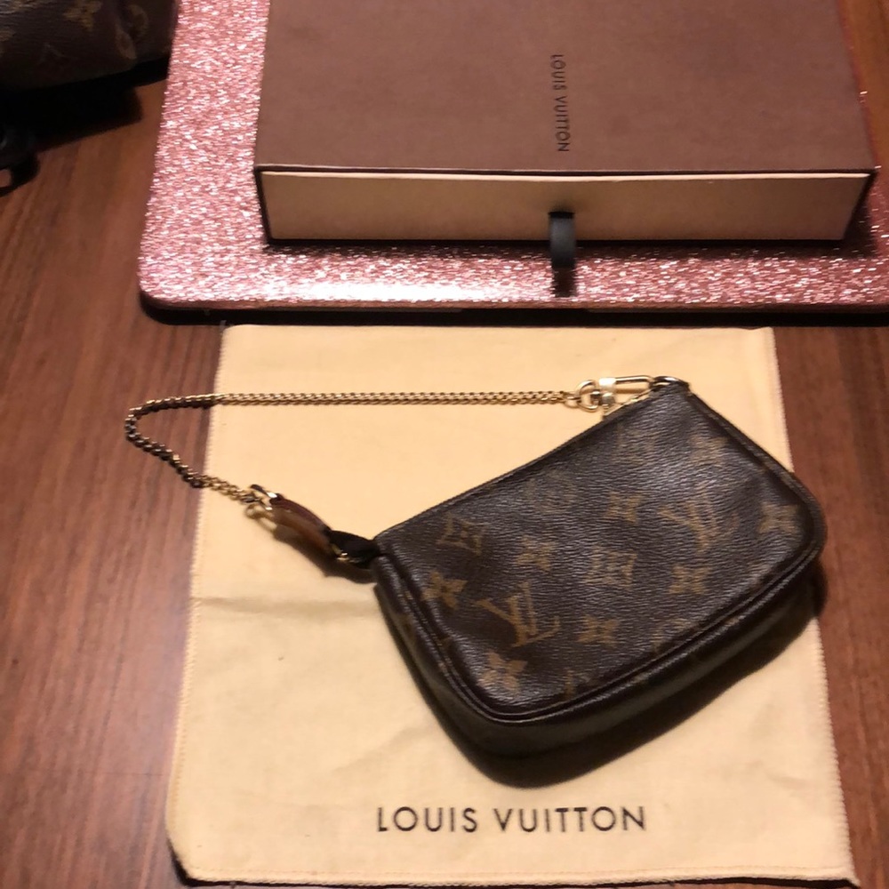 LOUIS VUITTON POCHETTE WITH CHAIN!! Mini!